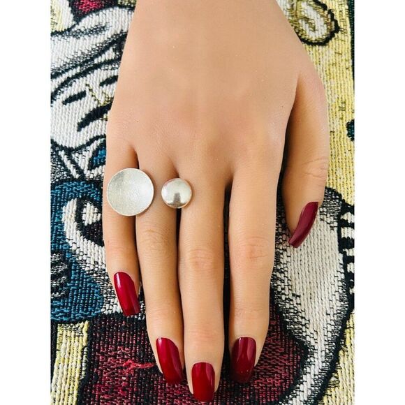 Unique Silver tone Discs Ring - Picture 3 of 4